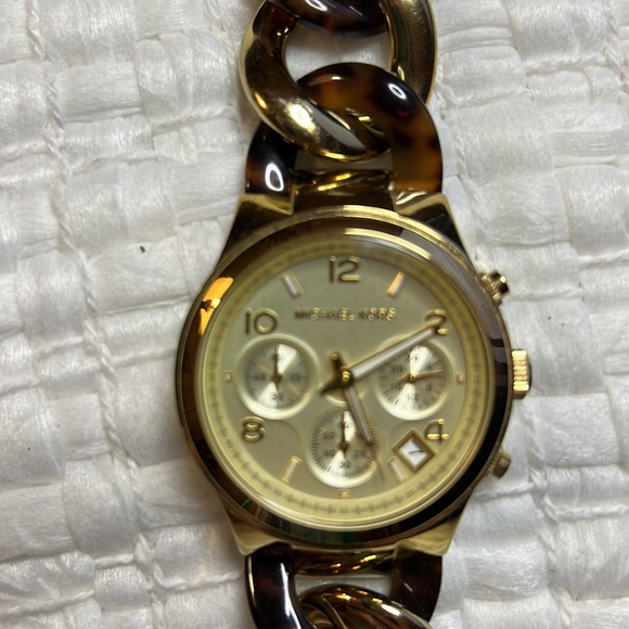 Michael Kors Tortoise bracelet watch - Picture 2 of 7